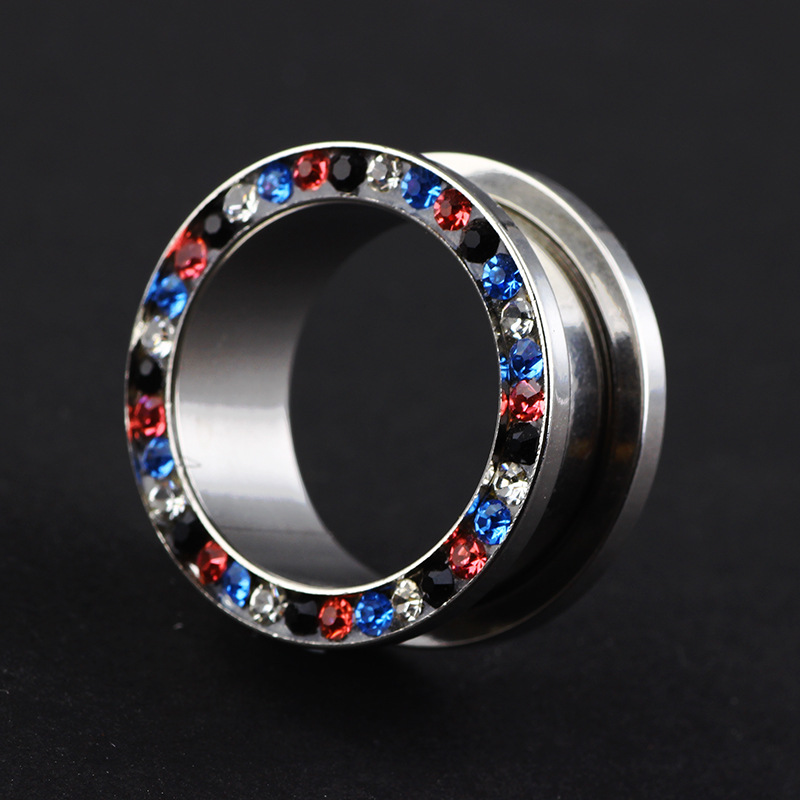 16G labret stud size and finish detail