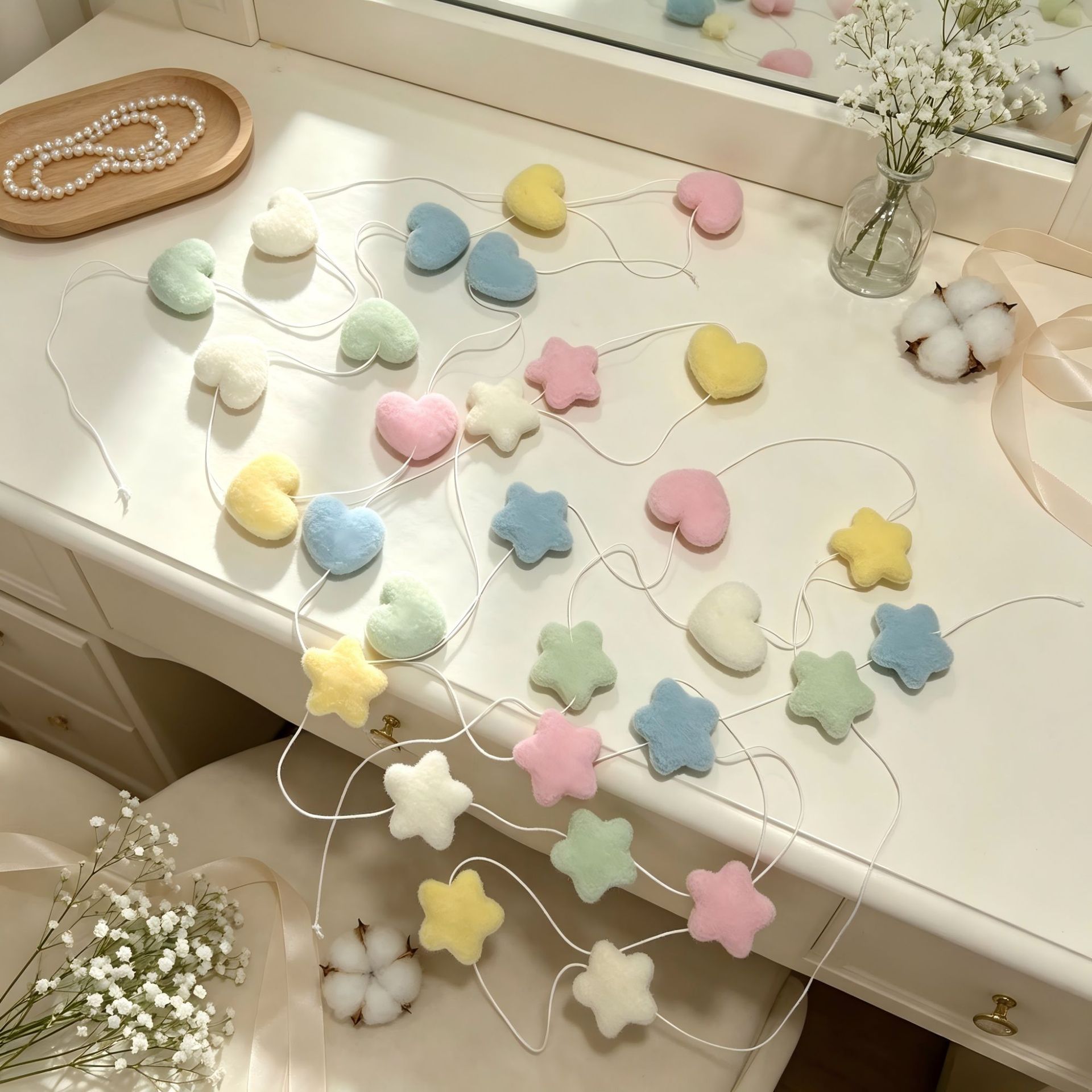Ins-style home accessories for children's rooms, plush star and heart pom-pom string decorations, bedside background pendants