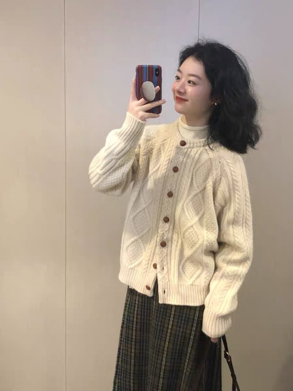 奶呼呼！2025早秋新款慵懒风奶杏色麻花针织开衫女宽松百搭外套女|undefined
