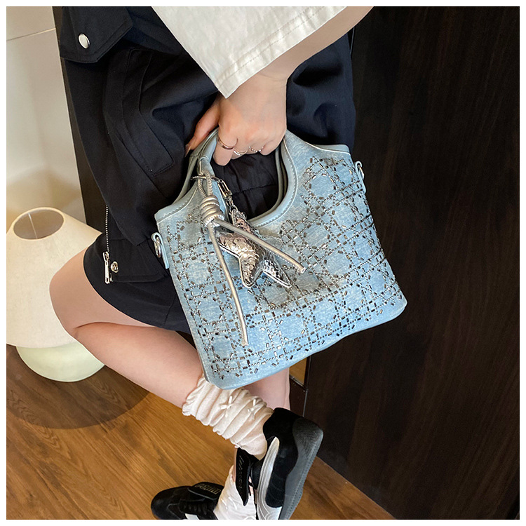 A niche design, fashionable and versatile single-shoulder hand-carry commuter bag for women, a new summer 2025 simple crossbody bucket bag undefined