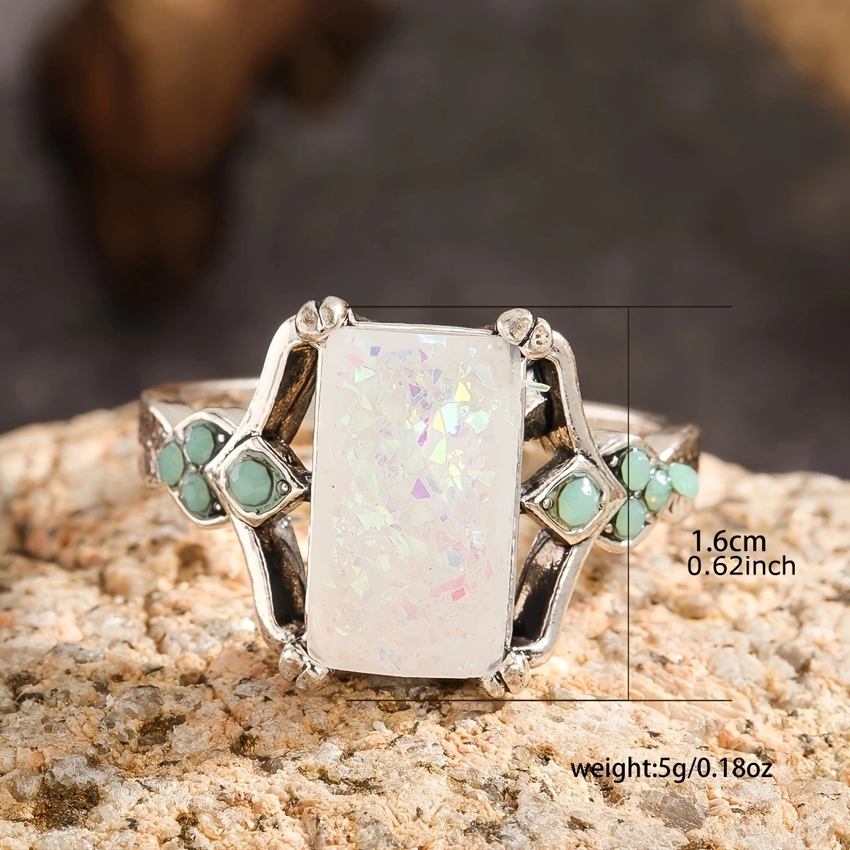 Anello donna in argento antico con opale bianco quadrato_voghion.com