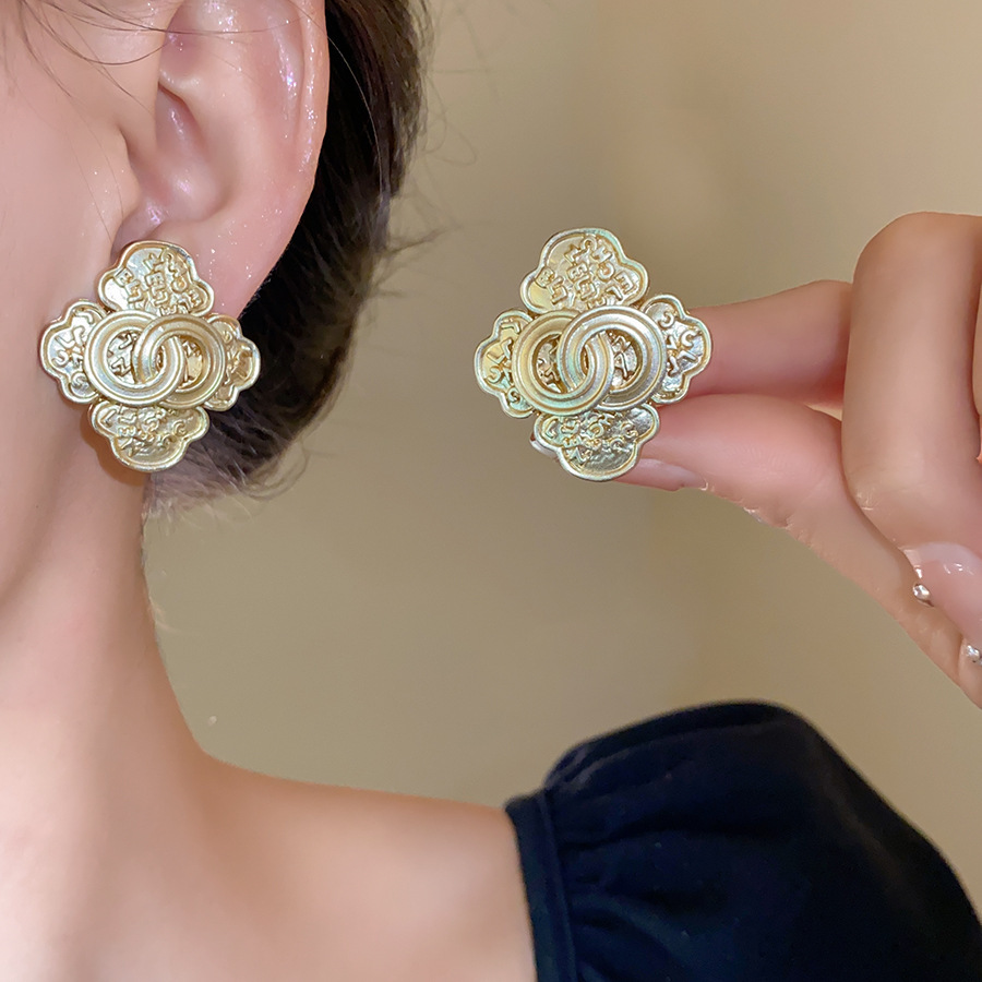 Aguja de plata, circón, copo de nieve, borla, pendientes de perlas, pendientes de todo fósforo de nicho femenino, pendientes de temperamento de moda, lujo ligero, sentido de alta gama