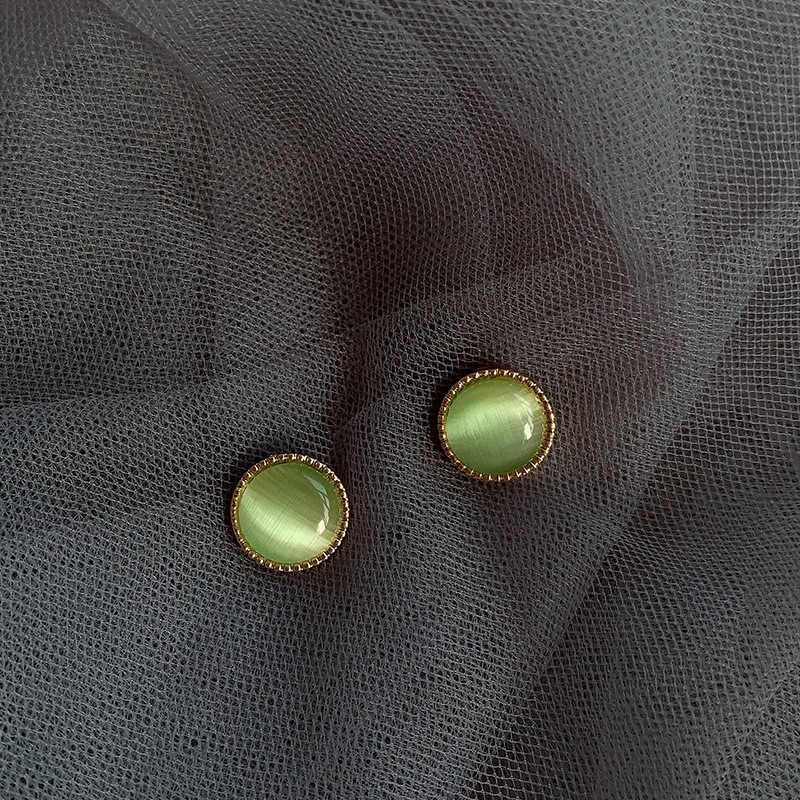 Aguja de plata Versión coreana de ópalo Pendientes de celebridades de Internet Pendientes de temperamento diario simple de nicho femenino Pendientes pequeños y exquisitos al por mayor