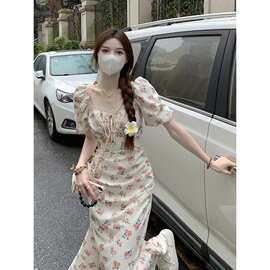 法式碎花连衣裙女夏季2025新款设计感露背系带收腰显瘦短袖茶歇裙