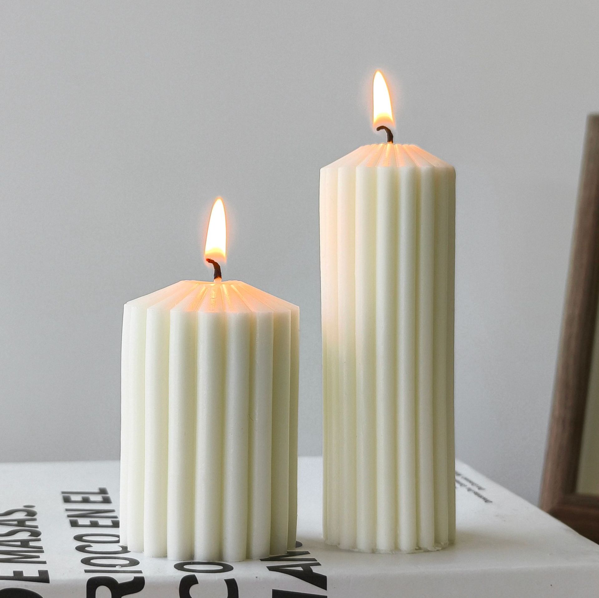 Geométrica en punta superior a rayas cilíndrico vela molde DIY a rayas cilíndrico aromaterapia vela jabón hecho a mano fragancia molde de piedra