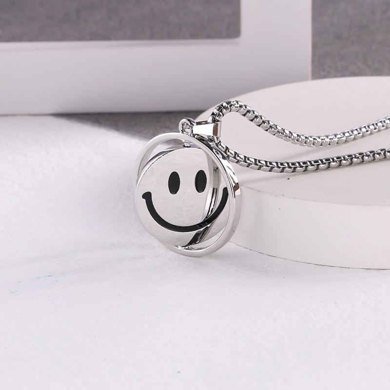 Rotierende Smiley-Pullover-Halskette aus Titanstahl, langer Hip-Hop-Stil für Damen, heiß verkauftes neues Instagram-Accessoire_voghion.com