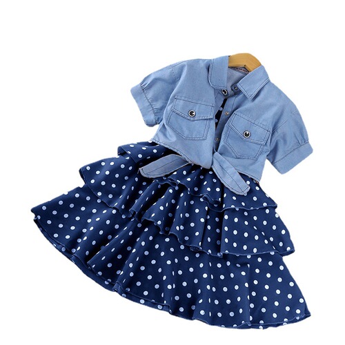 European and American-style kids' clothing for summer 2024: trendy short-sleeve denim jackets and skirts, plus a girls' export-ready outfit.