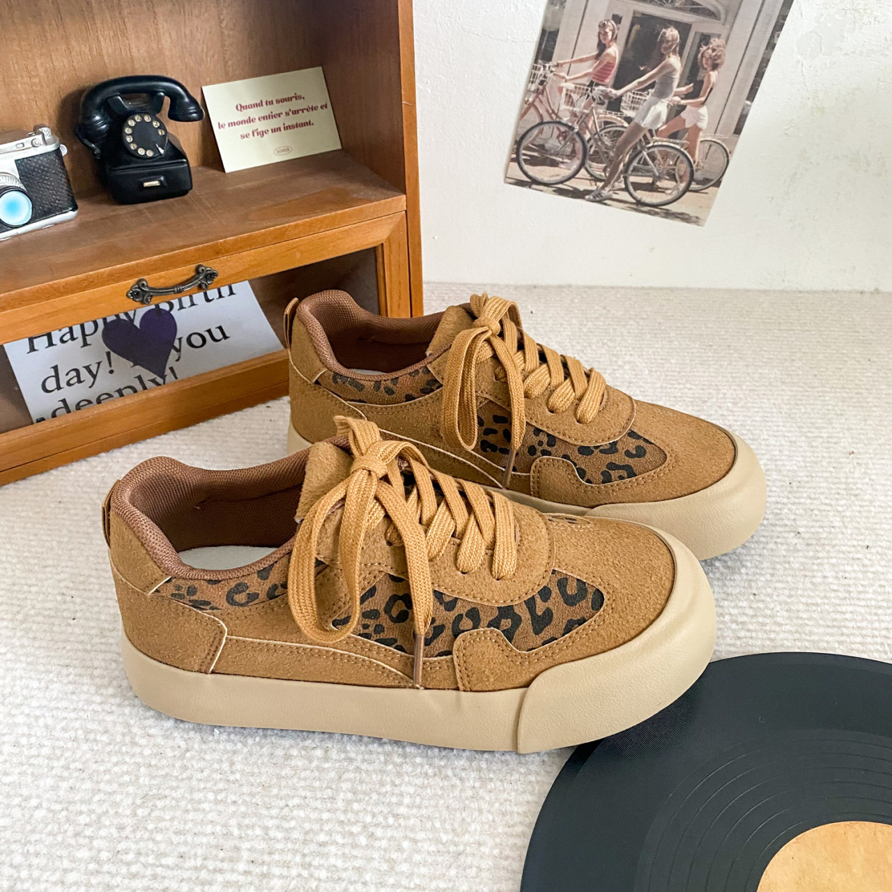 Mattes Leder-Leoparden-Print-Board für Damen im Herbst 2024, neues, dickbesohltes, höhenverstärkendes Freizeit-Sporttraining_voghion.com