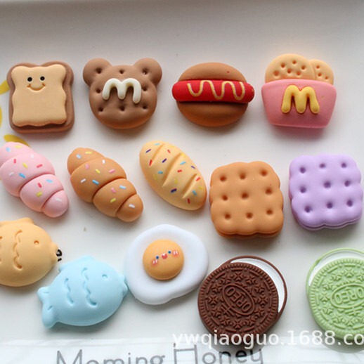 Resin biscuit bread simulation food play DIY accessories children hairpin hole shoes Cup patch accessories