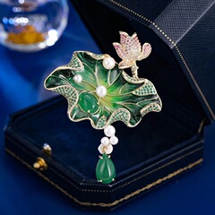 レトロな国風のチャイナドレスの漢服のドレスは胸の花を飾って油を垂らします。