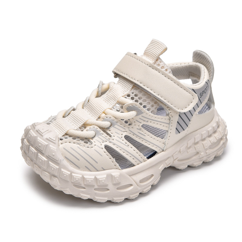 Sandalias deportivas al aire libre para niños 2025 verano nuevo estilo sandalias Baotou antideslizantes y transpirables zapatos de malla única para niñas suela suave