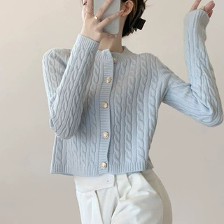 奶蓝色温柔风复古麻花圆领针织开衫女秋季软糯纯色慵懒风毛衣外套