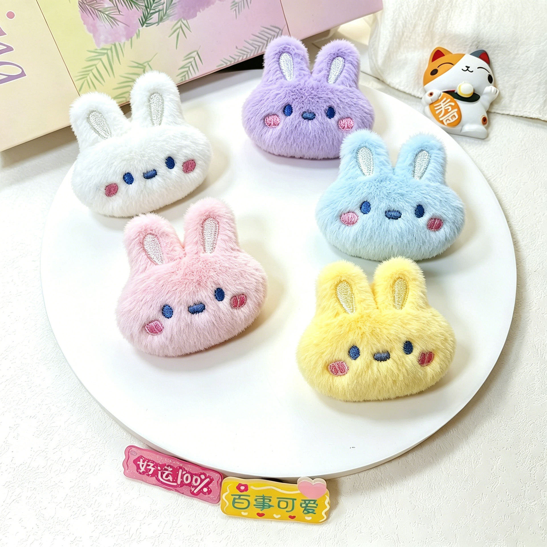 Caricatura de peluche conejo muñeca broche colgante adorable expresión conejo bolso correa de muñeca accesorios decorativos