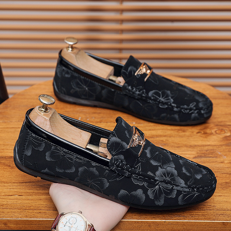 Zapatos Doudou para hombre verano 2025 nuevos zapatos de cuero esmerilado de terciopelo perezoso de un pie zapatos de moda de conducción de negocios para jóvenes