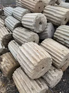 拆迁旧石磙  各种旧石材  刻字老石滚老磨盘组合摆件  老碾砣出售