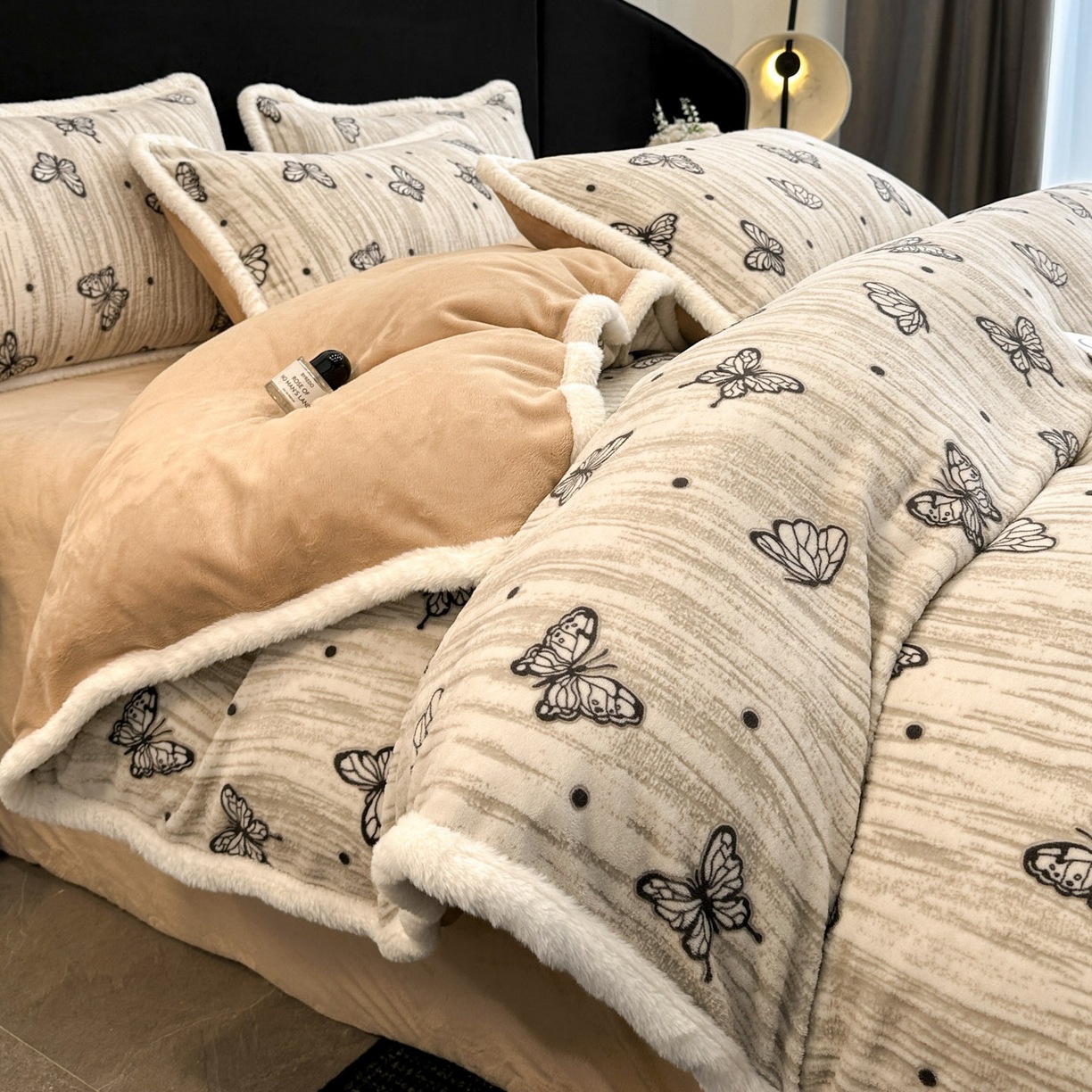 Cuatro piezas de cama de lana de leche tallada otoño y invierno doble edredón cubierta de brida de lana de coral sábanas gruesas de tres piezas