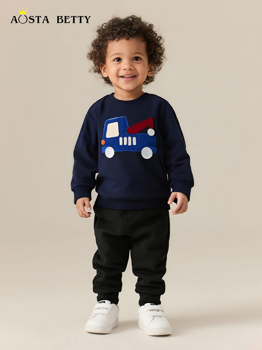 Sudadera de estilo europeo y americano para niños, modelo nuevo otoño 2026, sudadera de manga larga para niños pequeños con estampado de coches, disponible al por mayor.