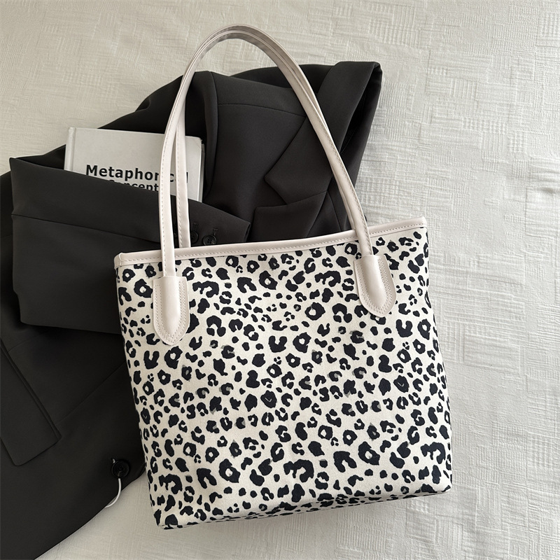 Bolso de viaje de gran capacidad en línea 2024 invierno nuevo versátil ins este año popular bolso de hombro bolso especial