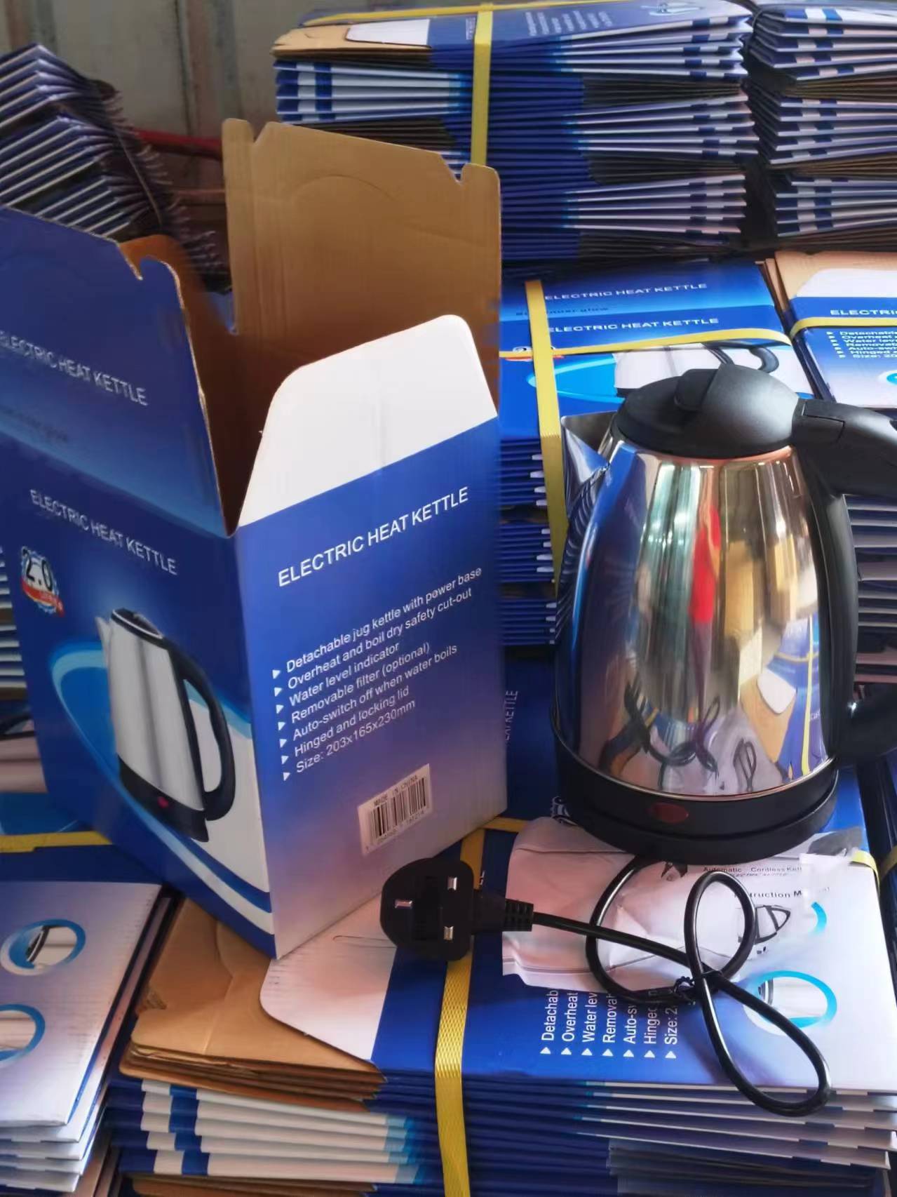 Hervidor eléctrico estándar británico ordinario de 2L