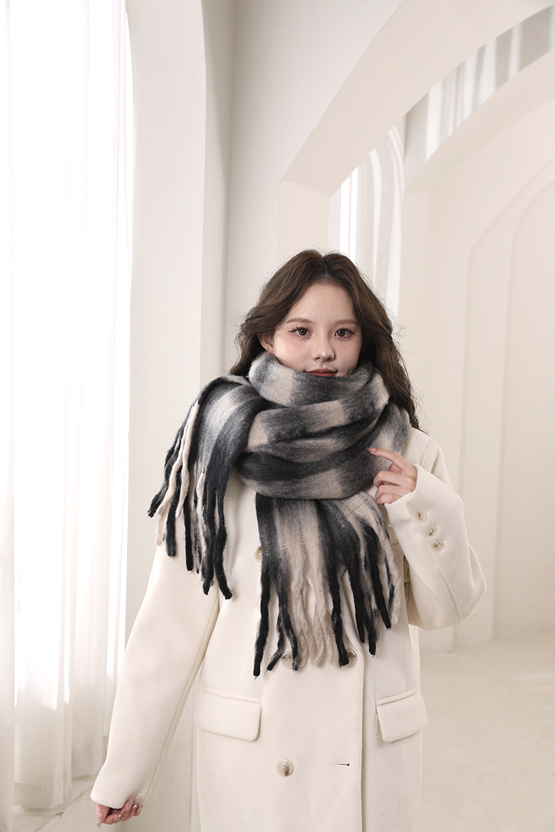 Écharpe épaisse en mohair automne-hiver 2024 avec atmosphère, chaleur haut de gamme, version coréenne polyvalente pour hommes et femmes_voghion.com