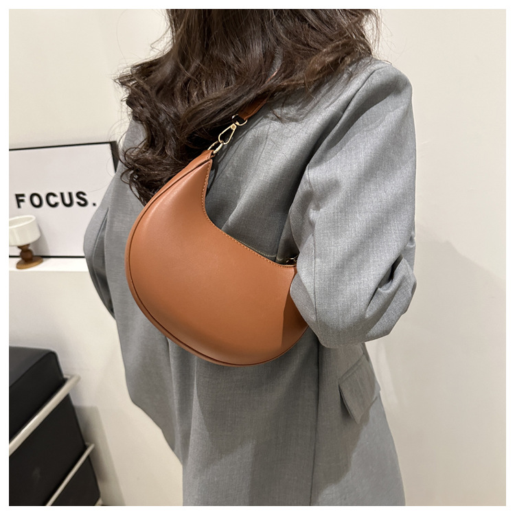 197g Weight Synthetic Leather Lining Material Sewing Thread Fashion Element Zipper Closure Type Single Shoulder Strap Strap Type Shoulder Bag Bags Type Daily Occasion Pu Leather Material Solid Color Pattern All Seasons Season Women's Gender Streetwear Style Square Shape Small Size Women's Small Pu Leather Solid Color Streetwear Sewing Thread Square Zipper Shoulder Bag 22