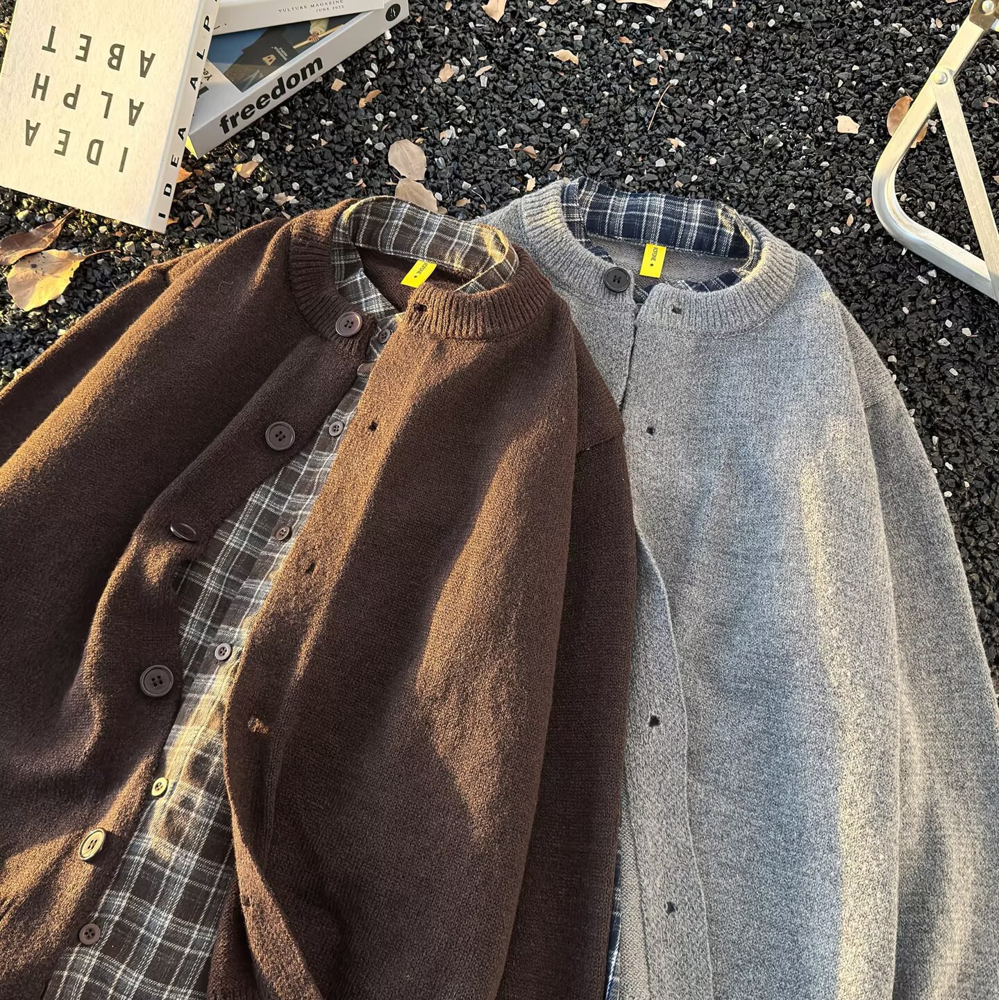 Maglione con scollo rotondo e spalle scese in stile coreano – Cardigan oversize in maglia scozzese per donna e uomo (unisex, poliestere traspirante, grigio/caffè, M-3XL)_voghion.com