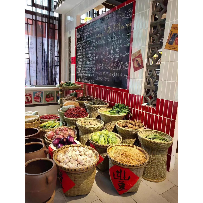 饭店怀旧门口竹筐装饰陈列竹编摆放篓子竹皮箩筐蔬菜展示道具明档