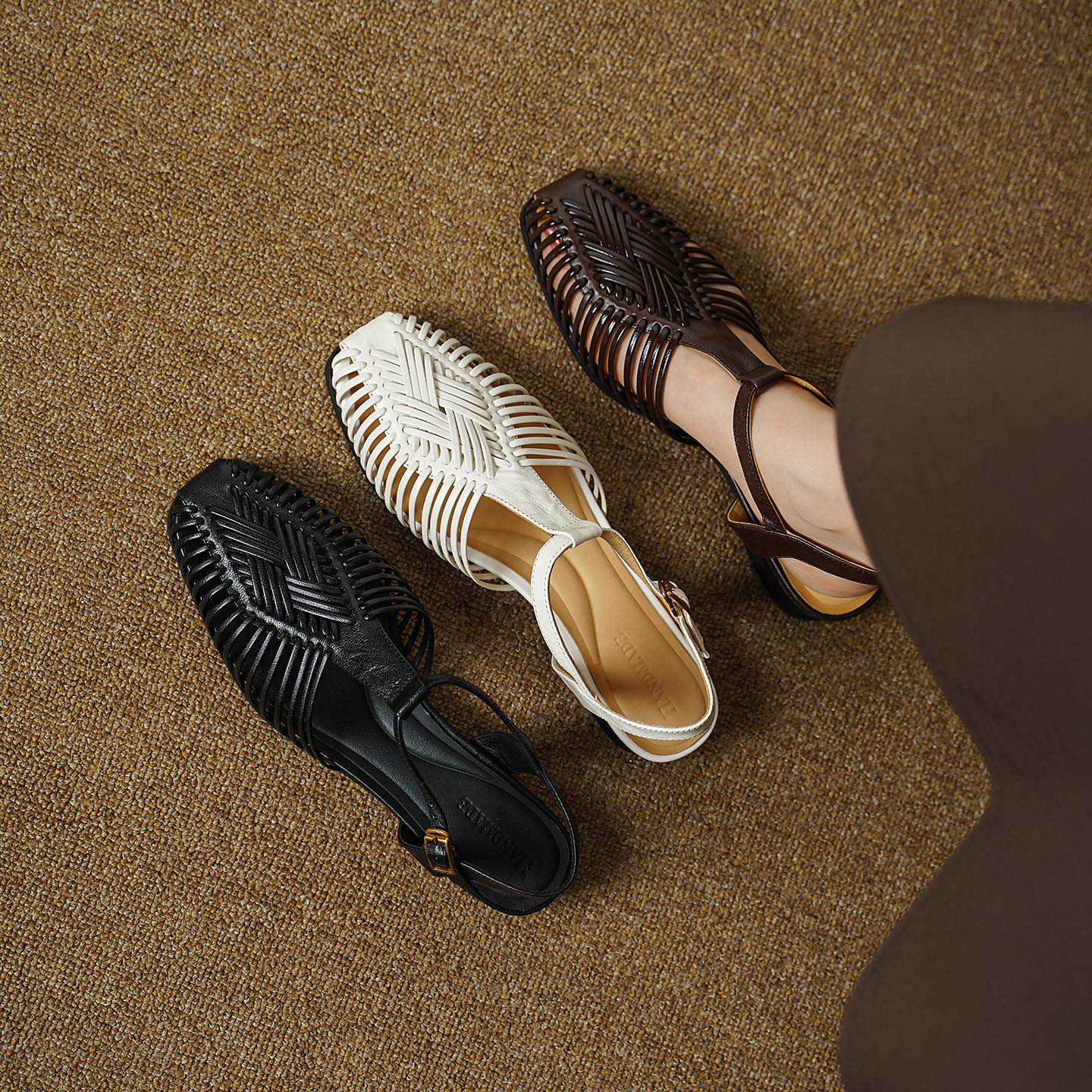 Sandal nữ quai dệt mảnh mũi vuông gót phẳng — màu nâu