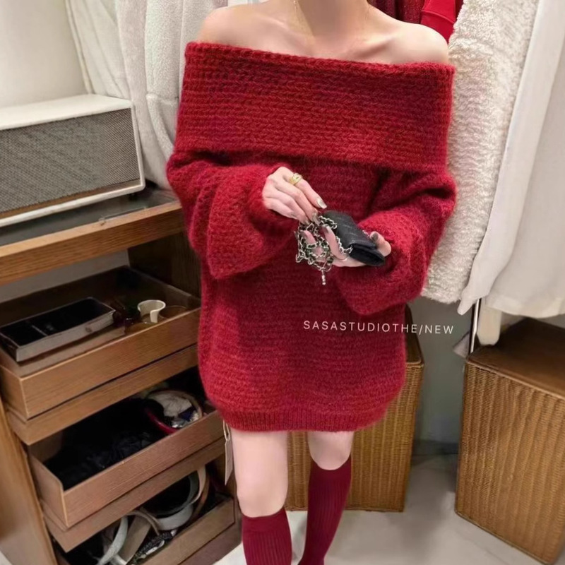 Chen Dayu off-shoulder Christmas Red Mid-length Knitted Sweater Women's Autumn and Winter Loose Lazy Wear Strapless Top
