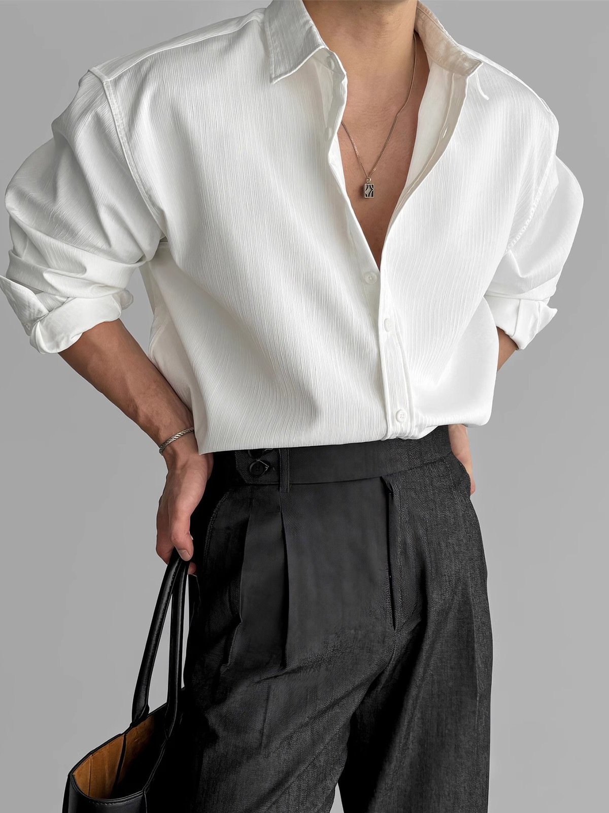 黒長袖シャツ男性高級感縦縞理軽熟風寸シャツ