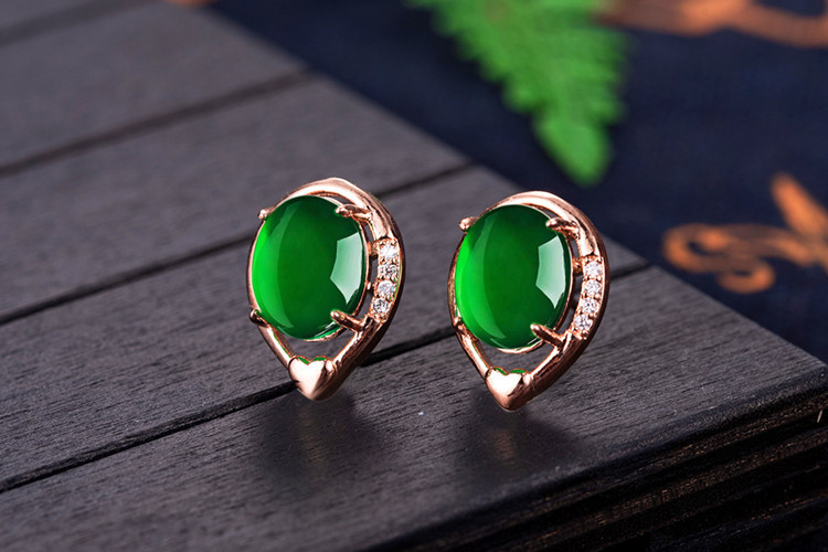 Retro ethnic dropshaped green chalcedony earrings diamond earrings jewelrypicture5
