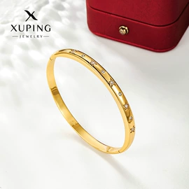 耳环;耳钉;项链