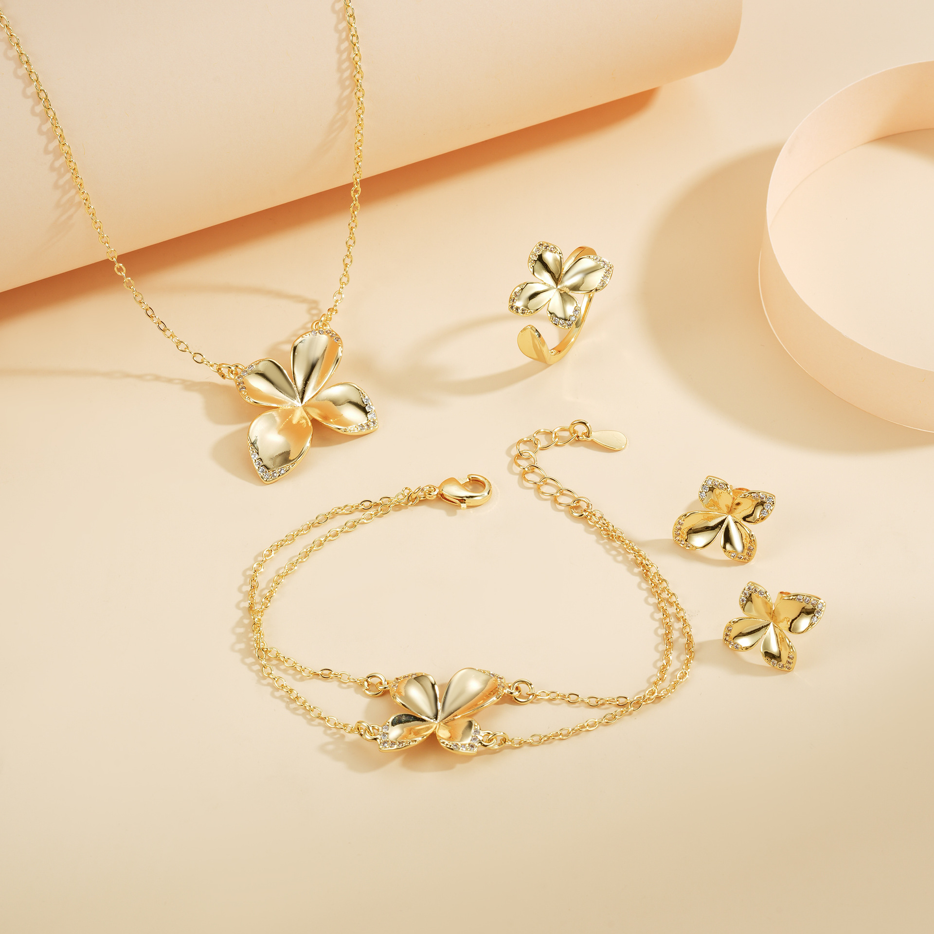 Juegos de joyería de explosión transfronteriza Brazalete de cuatro hojas anillo pendientes colgante collar regalos navideños juegos de cuatro piezas