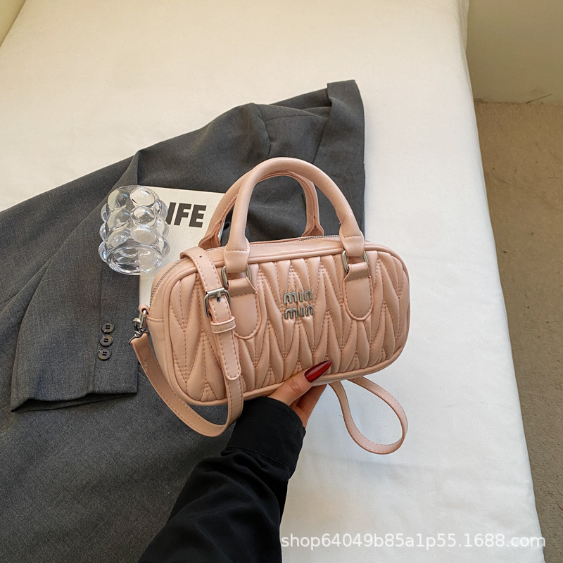 Bolso de mujer de alto nivel retro bolso de mujer nuevo otoño invierno popular versátil bolso de mochila bordado bolso de bolos de mano