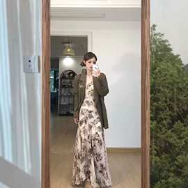 法式轻奢晕染吊带内搭连衣裙子女初夏季2026新款气质收腰无袖长裙