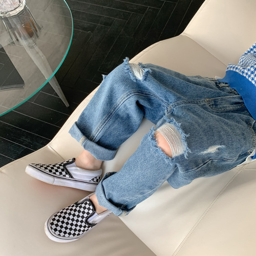 Boys' washed jeans, spring and autumn 2024 new children's clothing, handsome ripped trousers, baby style casual pants