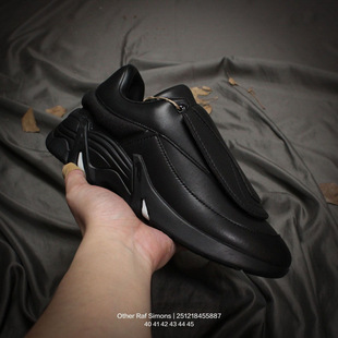 �W��վ��ԭRAF SIMONS �����͹���Ů�羳���Q�ϵ����\�ӷ�����Ь