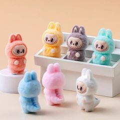 植毛立ち姿恐竜ラブブ人形 かわいい置物 DIYトレンドグッズ ライブ配信 キュートなデスクトップ飾り 卸売