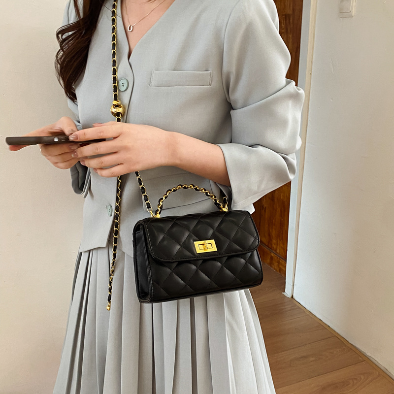 Xiaoxiang transfronterizo estilo bordado bolso cuadrado para mujeres 2026 nuevo popular bolso de cadena simple bolso de mochila diario image 5