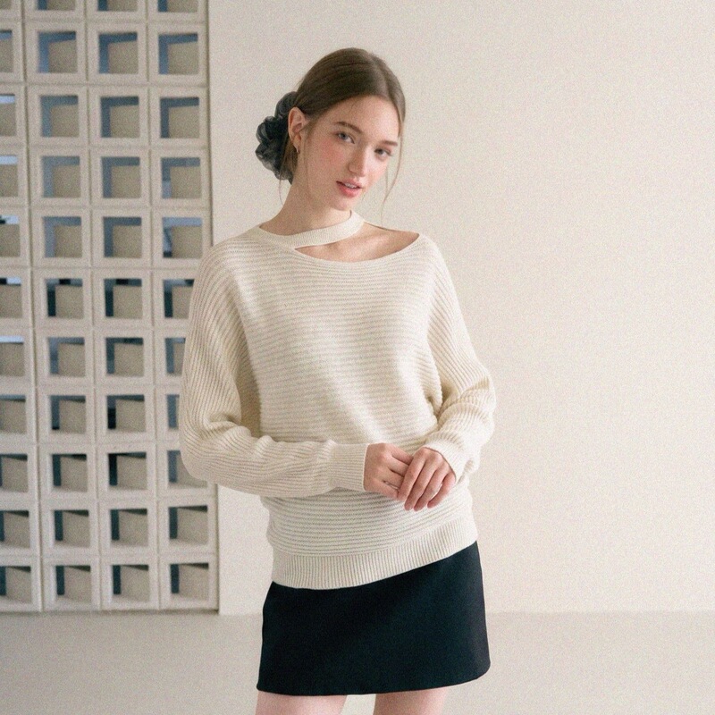 Elegant off-shoulder halter neck long-sleeve knit top for women, niche versatile fashion slimming autumn and winter outfit top 2219 Elegant off-shoulder halter neck long-sleeve knit top for women, niche versatile fashion slimming autumn and winter outfit top 2219