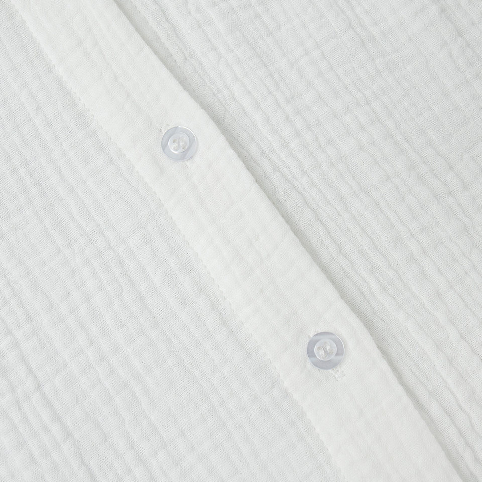 Bộ áo sơ mi dài tay tay phồng và quần short xếp ly phối bèo nhún — Màu trắng chi tiết 24