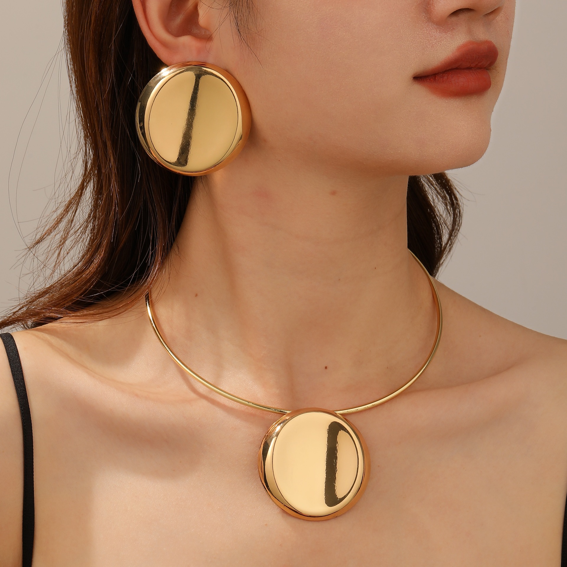 Joyas transfronterizas europeas y estadounidenses collar de pétalos metálicos irregulares de moda simple collar de collar de hierro