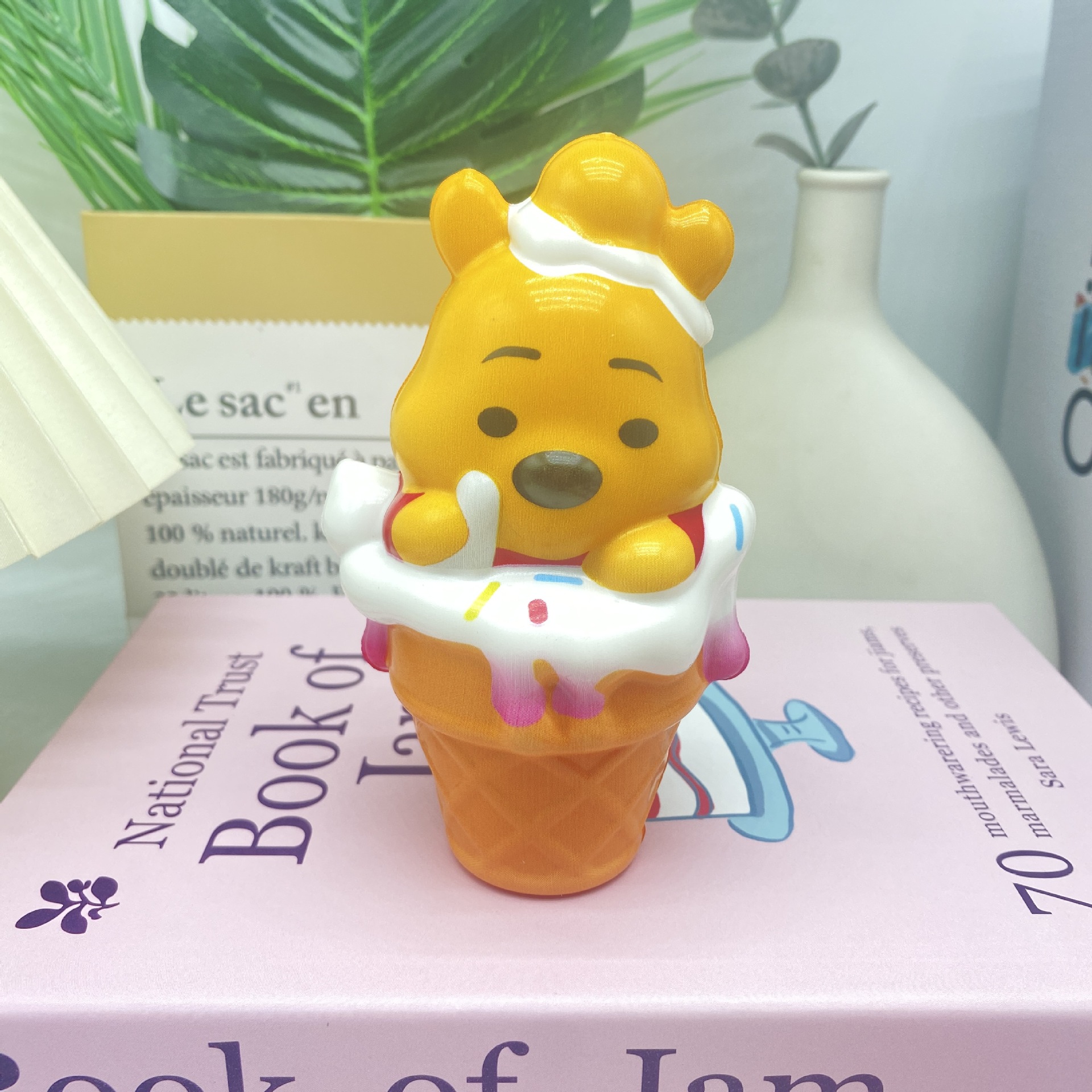 Jugues de helado pellizco Levinia Strawberry Bear Star Karby creativo muñeca de dulces adornos hechos a mano tres ojos