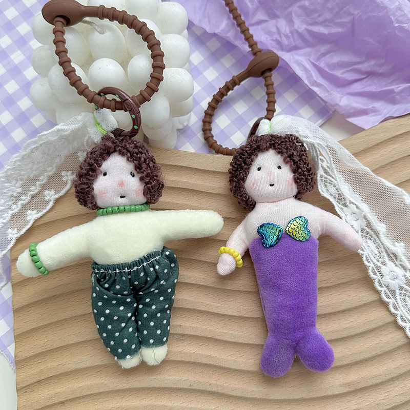 Sirena chica personaje muñeca dibujos animados colgante de encaje casual todo fósforo felpa rizado muñeca decoración accesorios a juego