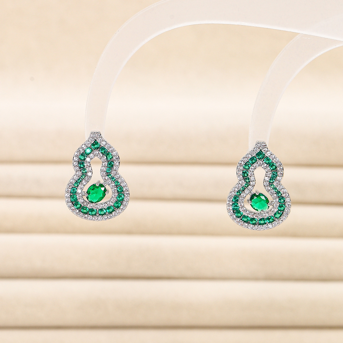 retro fashionable design elegant earrings with zircon