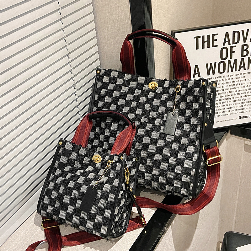 Bolso tote de mezclilla para mujer, nuevo estilo transfronterizo 2025, bolso de mano con borlas y diseño de tablero de ajedrez, bolso cruzado moderno grande y pequeño