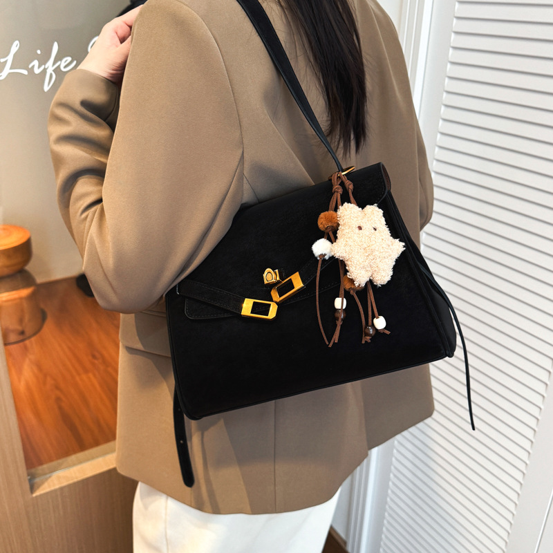 Retro esmaltado sensación diaria brazaleta para mujeres 2026 primavera nueva mujer esmaltado de lujo ligero hombro mochila