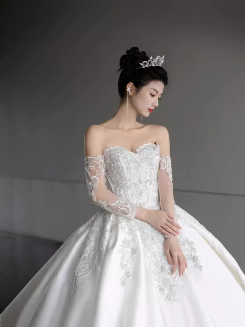 2026 nuevo vestido de novia satén texturas de alta calidad francesa retrógrada de pecho vestido de salida verano D113 image 5