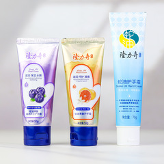 隆力奇蛇油のハンドクリームは柔らかくて潤いがあります。