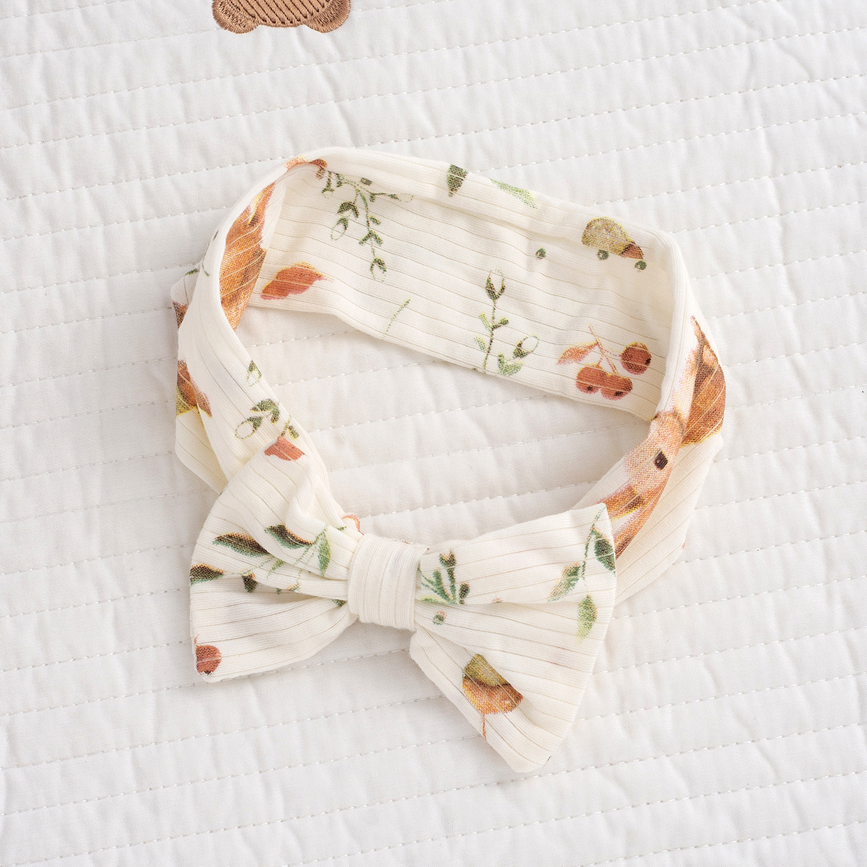 Primavera y otoño nuevo estilo pequeña princesa pintura al óleo viento pequeño conejo mampara recién nacido bebé algodón muñeca cuello de muñeca traje de sombrero de encaje